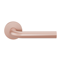 GPF100VRT2 door handle on rose pointing right Blush