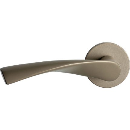 gpf1340-a4-00l-kino-champagne-blend-door-handle-on-rose-pointing-left-50x8mm